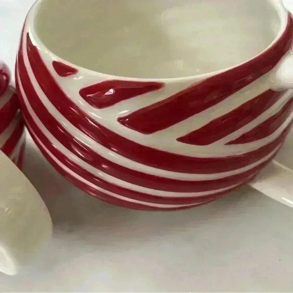 Set of 2 Starbucks  2013 candy cane stripe 12 oz mugs - Picture 9 of 11